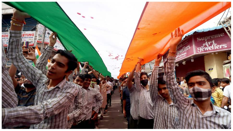 Students carry 500m long tricolour in Chennai