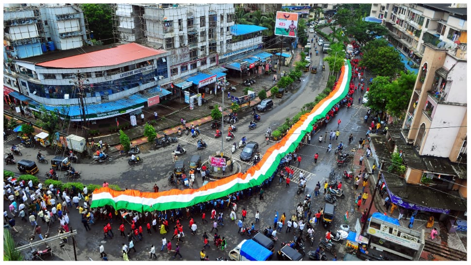 Students carried 360-foot-long tricolour in Mumbai