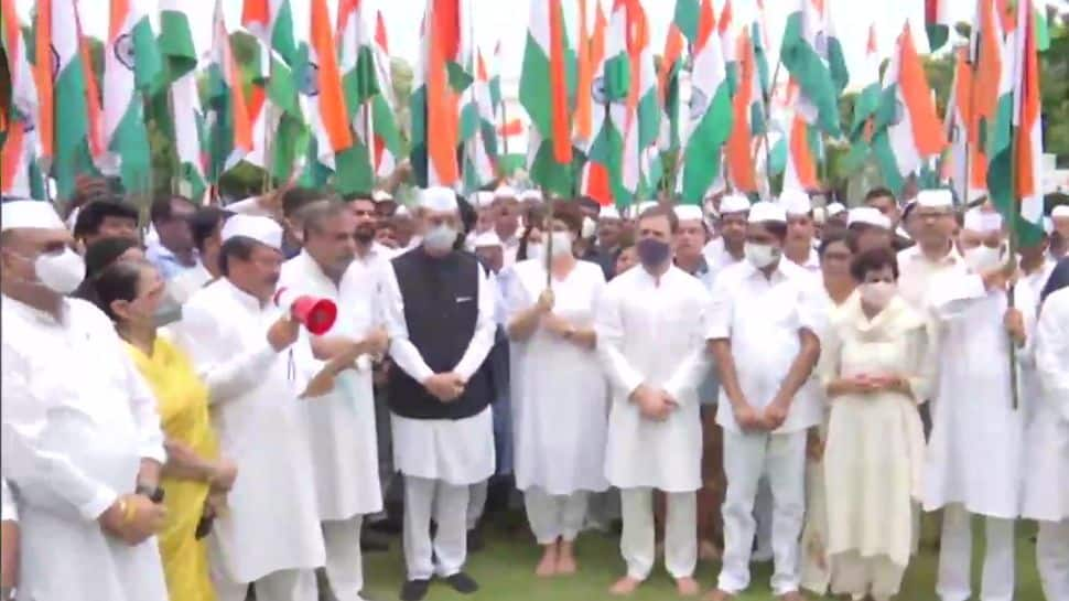 Independence Day 2022: Rahul Gandhi, Priyanka Gandhi, other Congress leaders take out &#039;Azadi Gaurav Yatra&#039; in Delhi