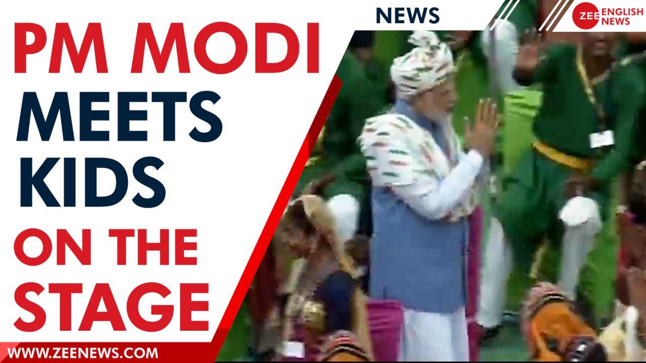 PM Modi goes on the stage to meet kids dressed up different regional dresses | Zee English News | Zee News