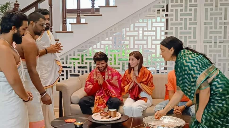 Vijay Deverakonda, Ananya Panday seek blessings from former&#039;s mother ahead of &#039;Liger&#039; release