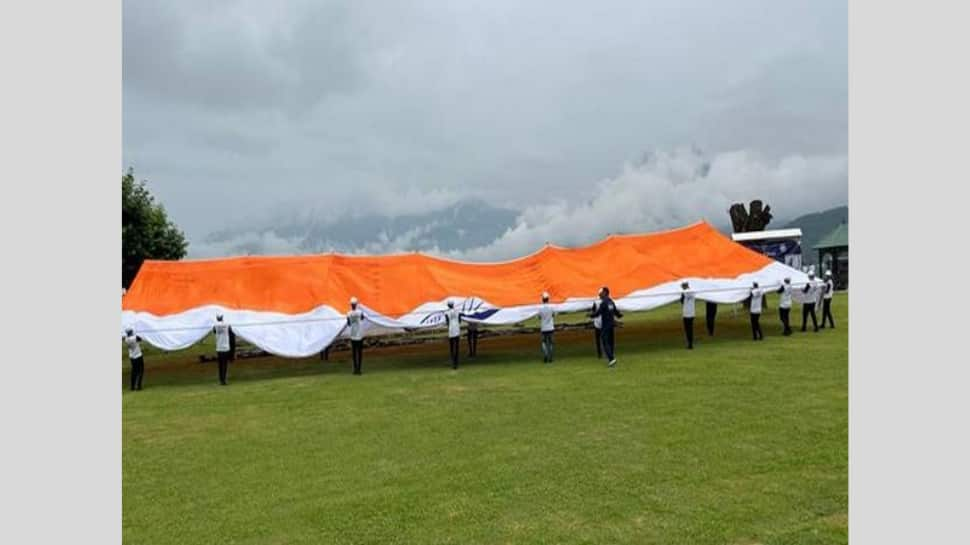 7500 sqft Tricolor displayed at Dal Lake in Srinagar - See photo