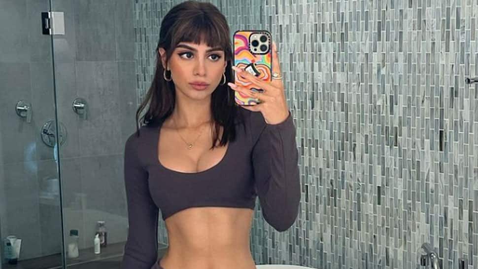 Forget Kardashians, Khushi Kapoor&#039;s mirror selfie is smoking hot and oh those abs! 
