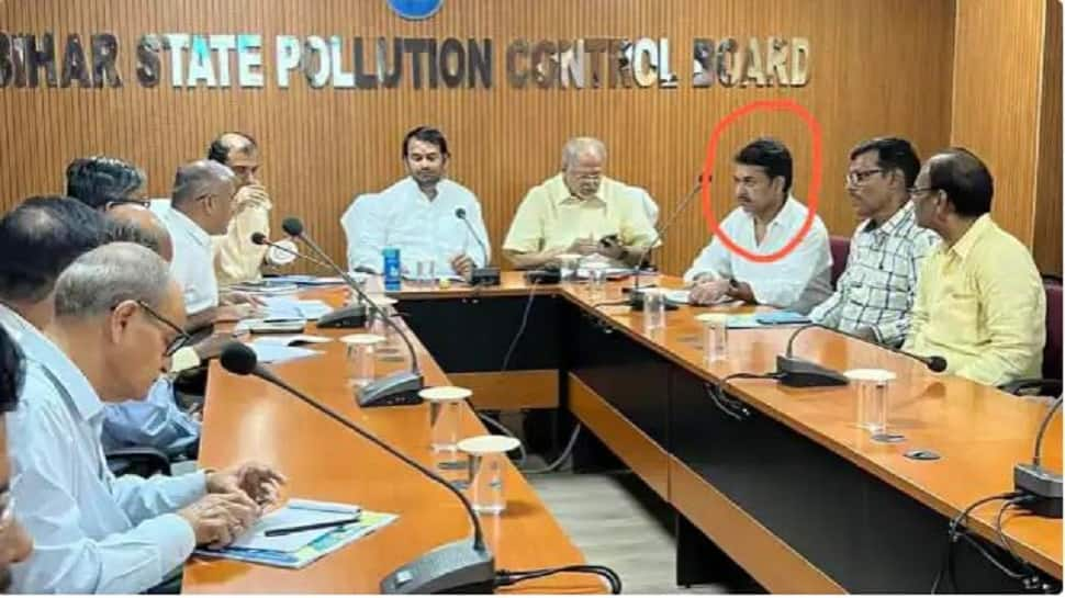 Minister Tej Pratap Yadav in trouble, Lalu Prasad Yadav&#039;s son makes BIG &#039;MISTAKE&#039; in his first departmental meeting