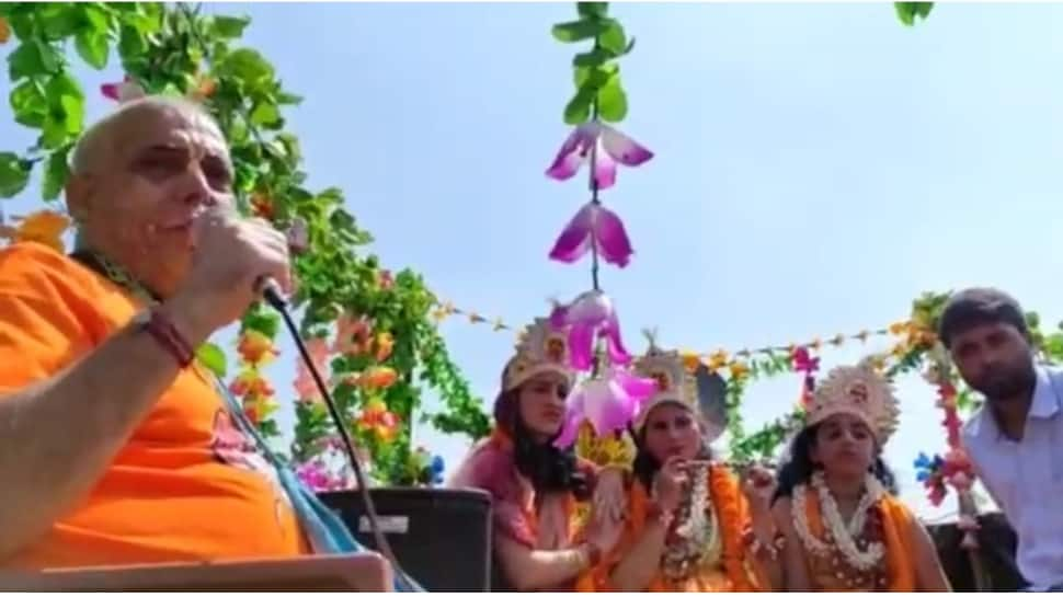 Amid tight security, Janamashtami Janki passes through the streets of Srinagar