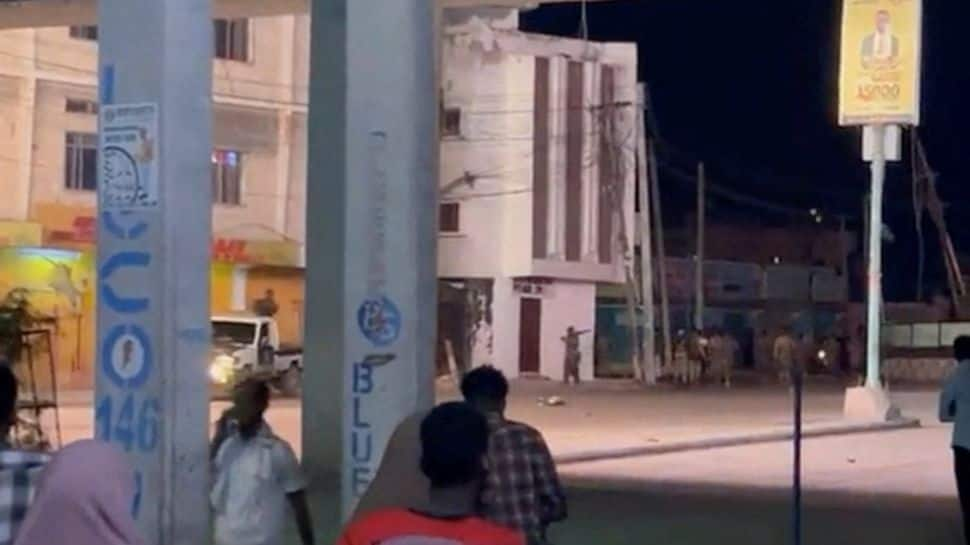 Somalia: Al-Qaeda-linked group Al-Shabaab attacks hotel Hayat; 2 car bomb blasts reported 