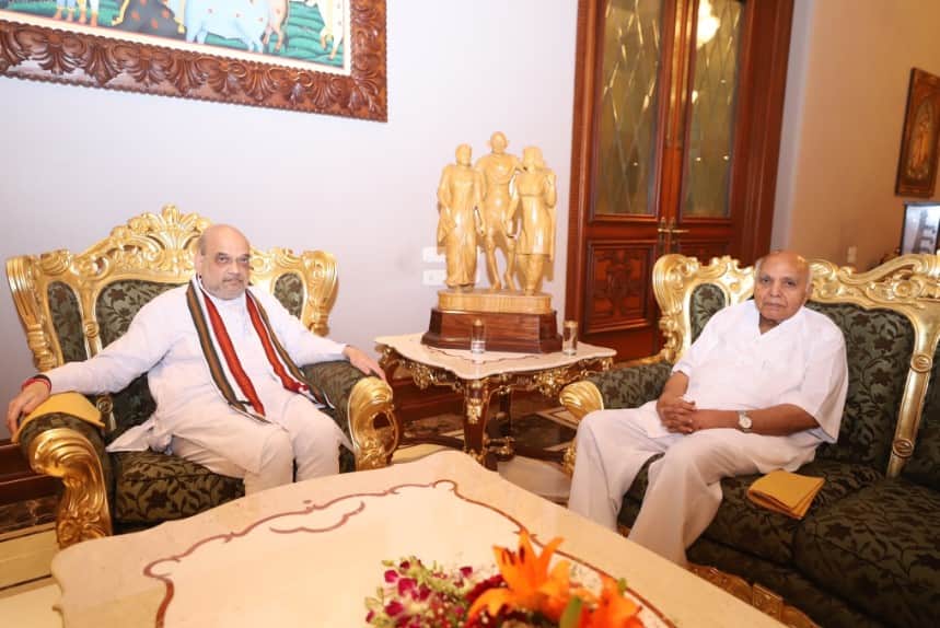 Amit Shah with film producer Ramoji Rao at his residence in Hyderabad