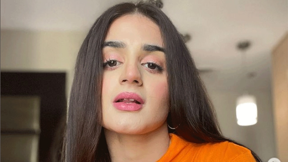 Embarrassing! Pakistani singer Hira Mani gets NO response from audience at London concert: VIDEO