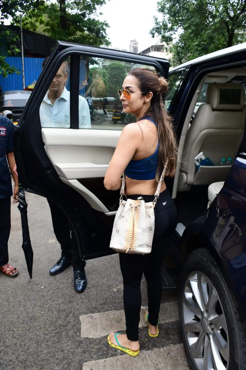 48 years old Malaika Arora sets new Hotness goals for Youngster, Akansha  Ranjan in Skin colour pants 