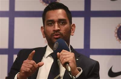 MS Dhoni loses his cool