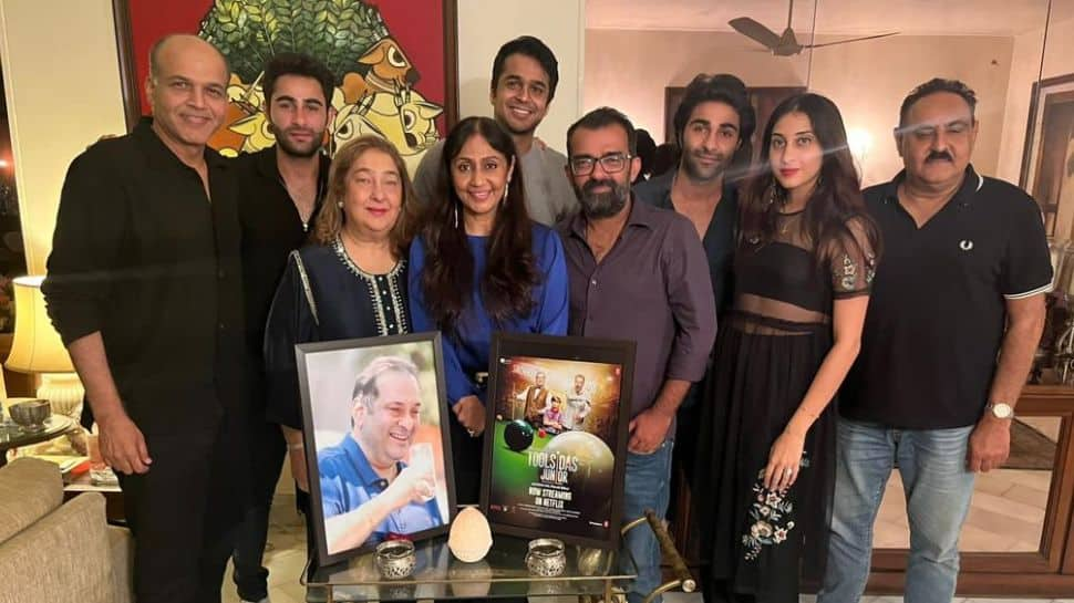  &#039;Toolsidas Junior&#039; team celebrates late actor Rajiv Kapoor on his birth anniversary: Pics