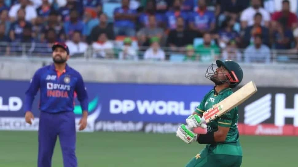 &#039;Babar Azam is Overrated&#039;, fans SLAM Pakistan captain for early dismissal in IND vs PAK Asia Cup 2022 clash