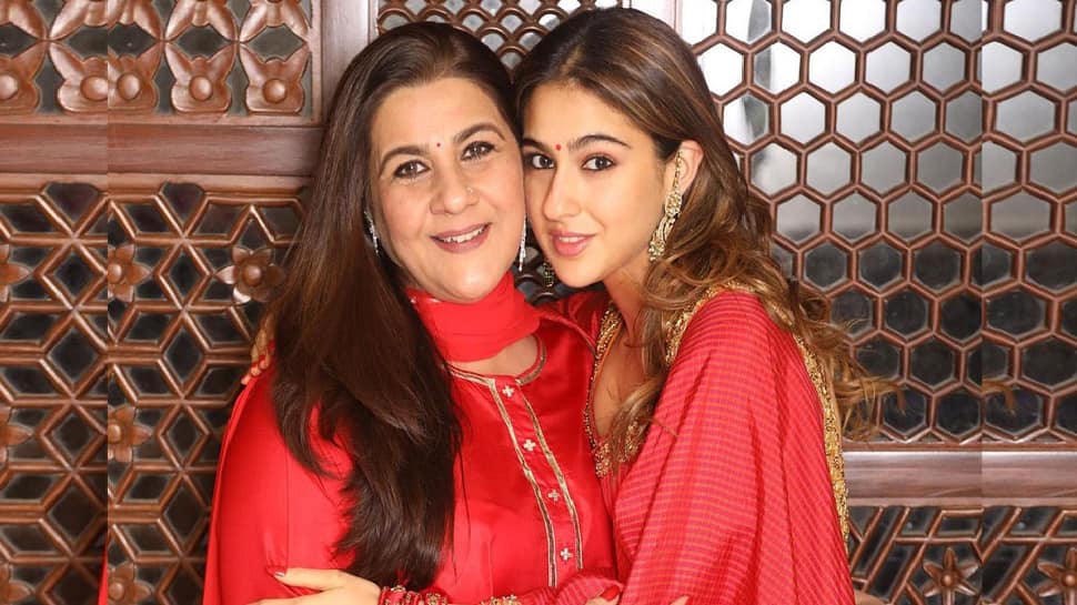 Sara Ali Khan enjoys Sunday binge with her &#039;mommy jaan&#039; Amrita Singh