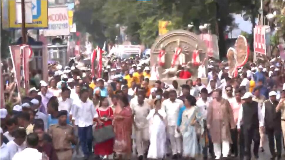 Mamata Banerjee organises rally to commemorate Durga Puja&#039;s UNESCO Cultural Heritage tag- Watch