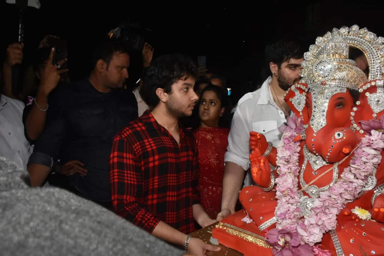 Idol was decorated with flowers