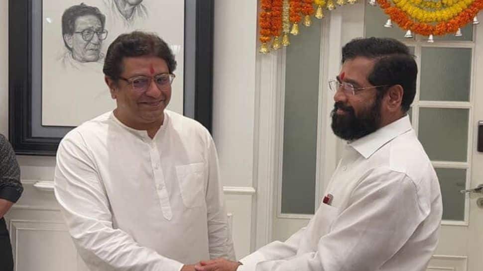 Eknath Shinde visits Raj Thackeray&#039;s residence ahead of Mumbai civic polls, raises eyebrows