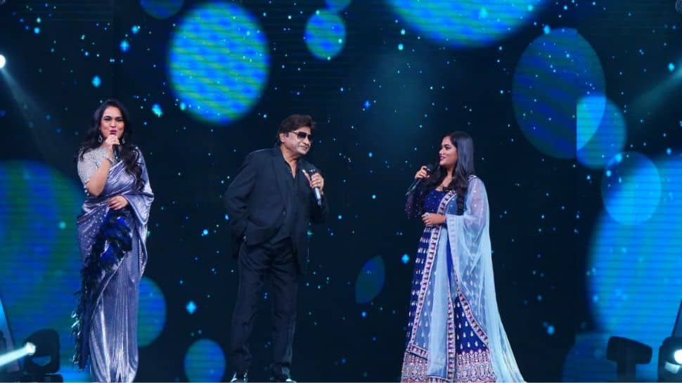 Superstar Singer 2 Grand Finale: Padmini Kolhapure, Poonam Dhillon, Shabbir Kumar&#039;s magical act on stage-IN PICS