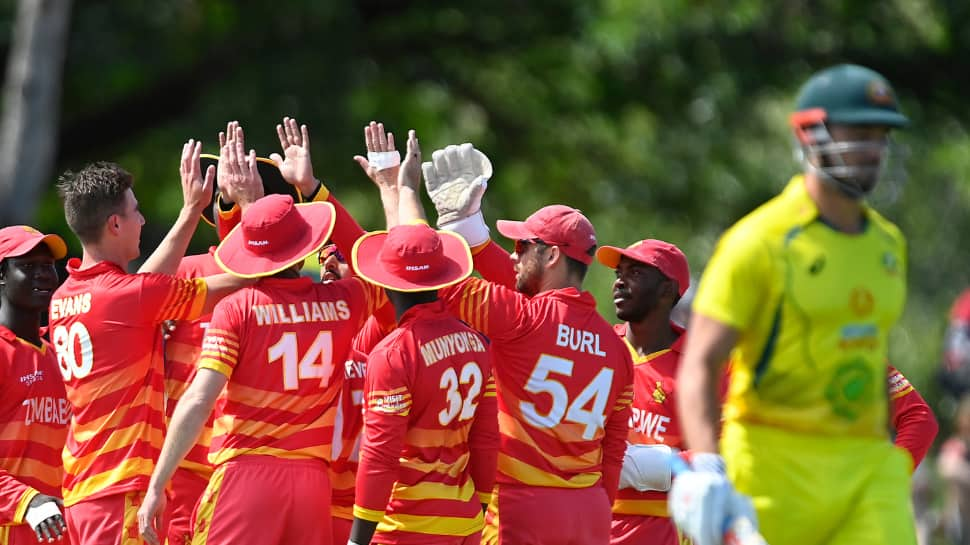 Ryan Burl picks 5 wickets as Zimbabwe likely to make a BIG upset by beating Australia, bowl them out for 141 in 3rd ODI