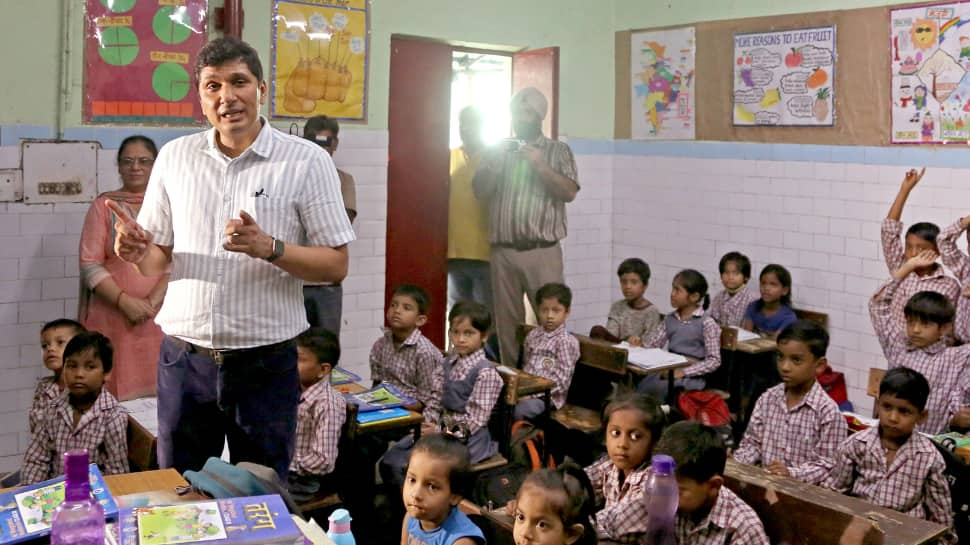 AAP MLAs visit MCD-run schools in Delhi, live-stream their &#039;poor condition&#039; to corner BJP 