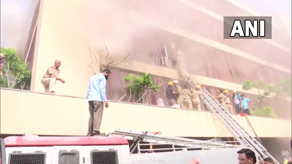 Lucknow fire claimes 2 lives, 18 people evacuated; 15 still trapped inside hotel 