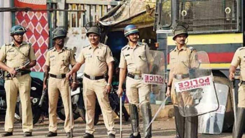 MP: 31 cops get out-of-turn promotion for killing 3 Naxals carrying Rs 57 Lakh bounty MP: 31 cops get out-of-turn promotion for killing 3 Naxals carrying Rs 57 Lakh bounty