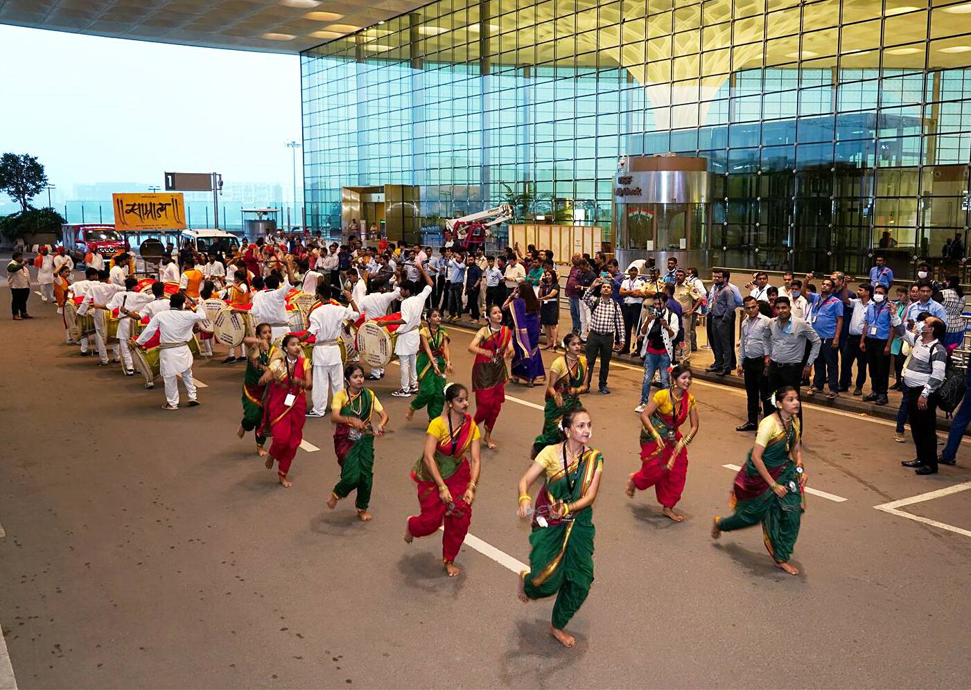 Artists performing at ganpati palkhi Artists performing at ganpati palkhi