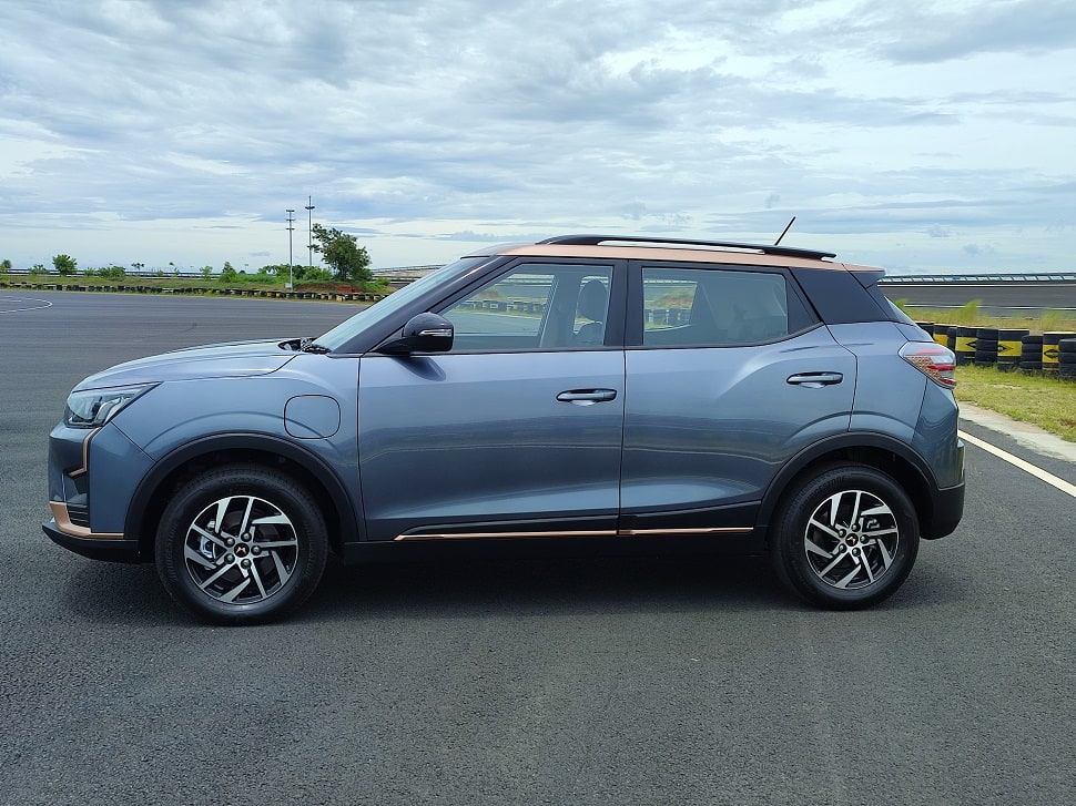 Mahindra XUV400 side profile