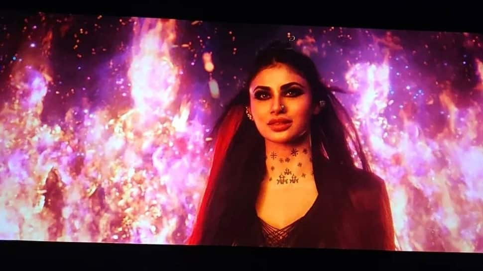 mouni roy performance in holi celebration waaris