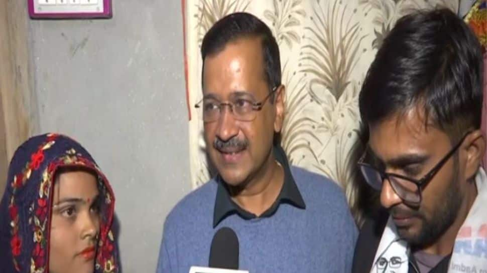 Gujarat Polls: Arvind Kejriwal accepts auto-rickshaw driver&#039;s dinner invitation; BJP calls him actor