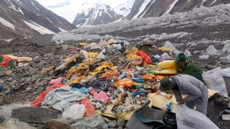  Climbers&#039; VIDEO shows heaps of garbage on world&#039;s 2nd-highest peak K2, netizens shocked - Watch