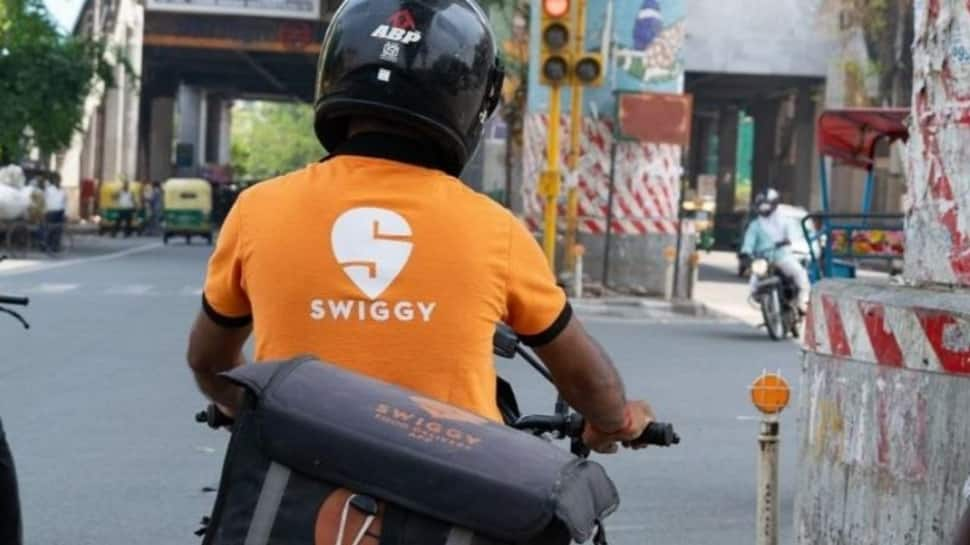 Humanity wins internet! Swiggy delivery agent helps old couple in Chennai to contact son who met with accident in Secunderabad