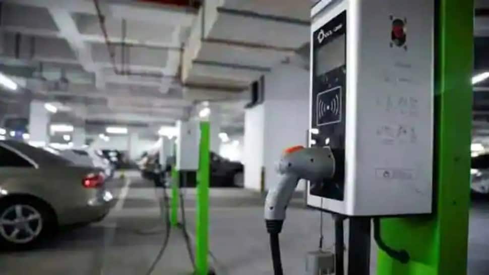 Delhi gets 85 EV charging stations at 82 spots, 92 more to be added by December 2022