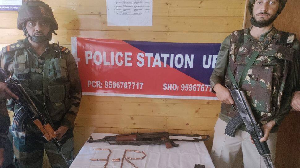 Police, Army recover arms and ammunition is J&amp;K&#039;s Uri