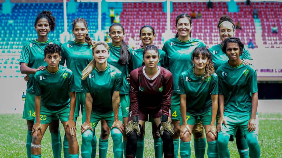 &#039;We&#039;re an Islamic country, why are girls wearing shorts?&#039;, PAK journo slammed for comment on footballers&#039; clothing - WATCH