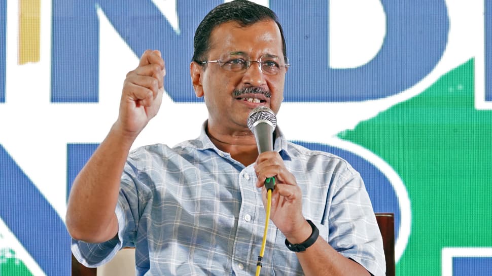 PM Modi&#039;s advisor has warned TV channels not to give coverage to AAP in Gujarat: Kejriwal
