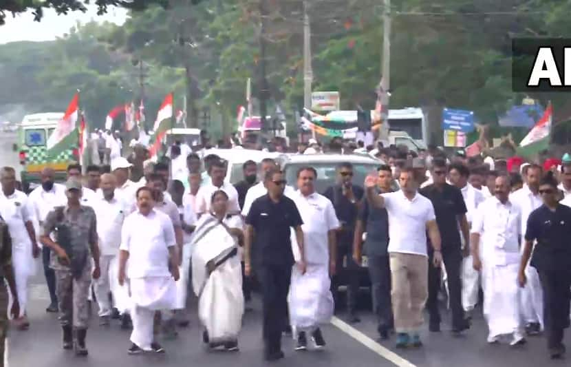 Bharat Jodo Yatra day 12: Rahul Gandhi interacts with fishermen at Vadackal beach in Kerala`s Alappuzha 