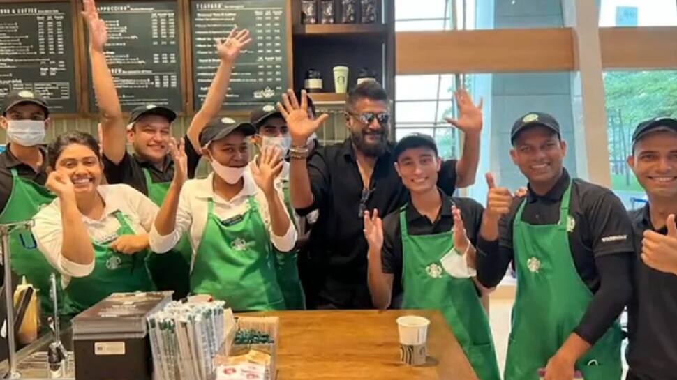 Vivek Agnihotri gets showered with love by the deaf community for dubbing &#039;The Kashmir Files&#039; as he visits Starbucks-WATCH