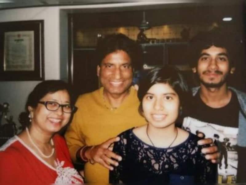 Raju Srivastava's rare and unseen photos with his family, scroll ...