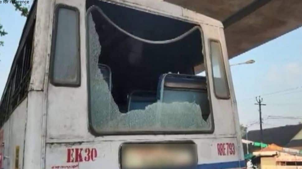 PFI's Kerala bandh tuns violent: Protestors pelt stones at buses, vehicles; 2 policemen injured in Kollam PFI's Kerala bandh tuns violent: Protestors pelt stones at buses, vehicles; 2 policemen injured in Kollam