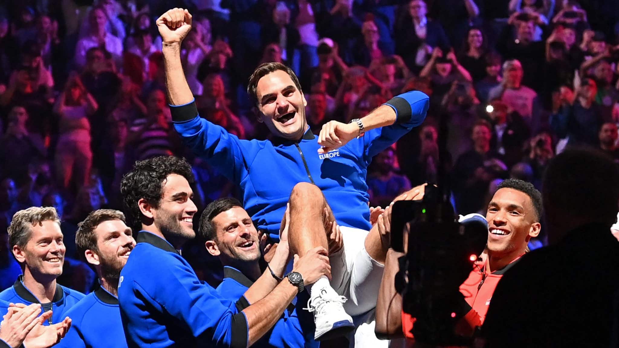 Roger Federer celebrates his retirement