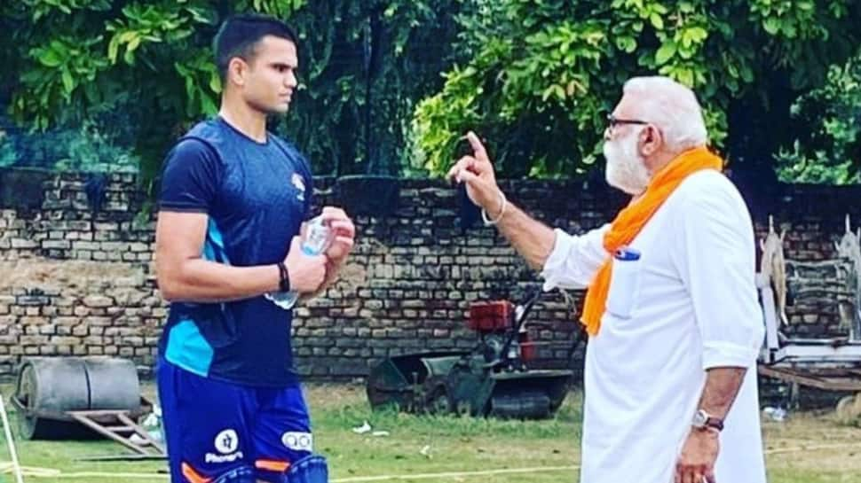 Arjun Tendulkar being trained by Yuvraj Singh&#039;s father Yograj Singh in Chandigarh, PICS go viral