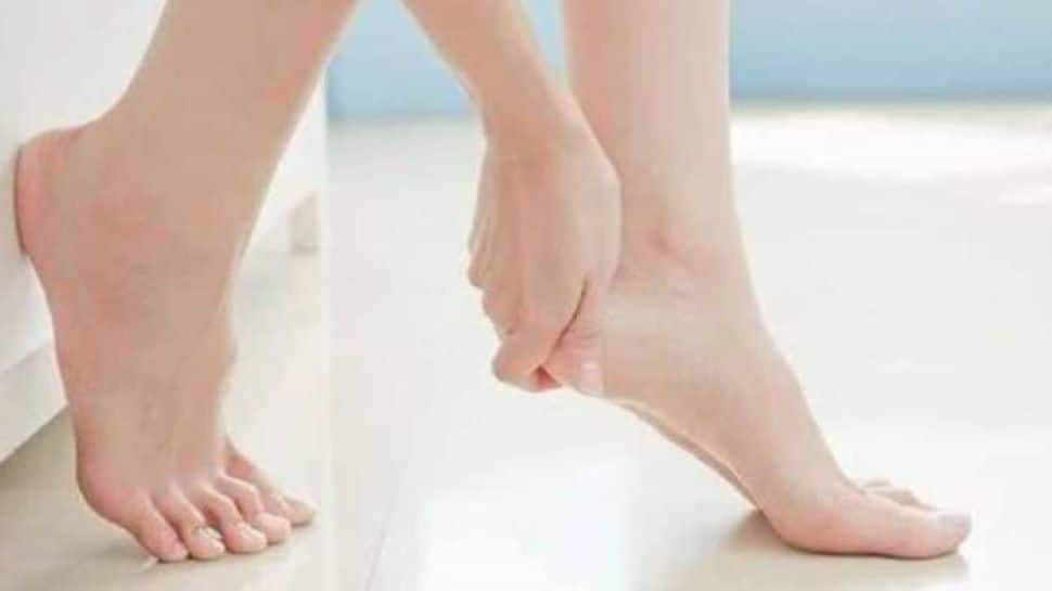 7 Best home remedies for cracked heels