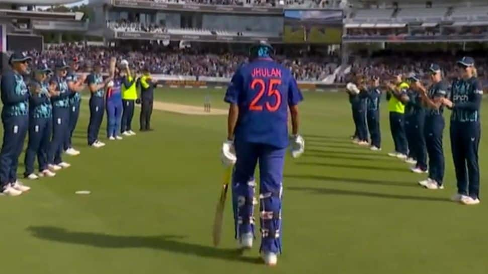 Jhulan Goswami Retirement: India&#039;s legendary pacer receives &#039;Guard of Honour&#039; from English players - Watch