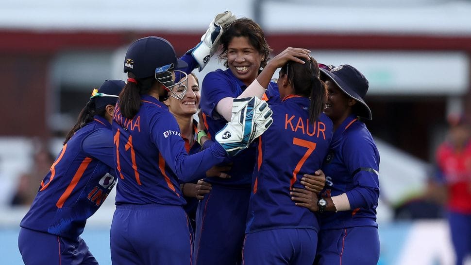 Ind W Vs Eng W 3rd Odi Jhulan Goswami Receives Perfect Farewell As