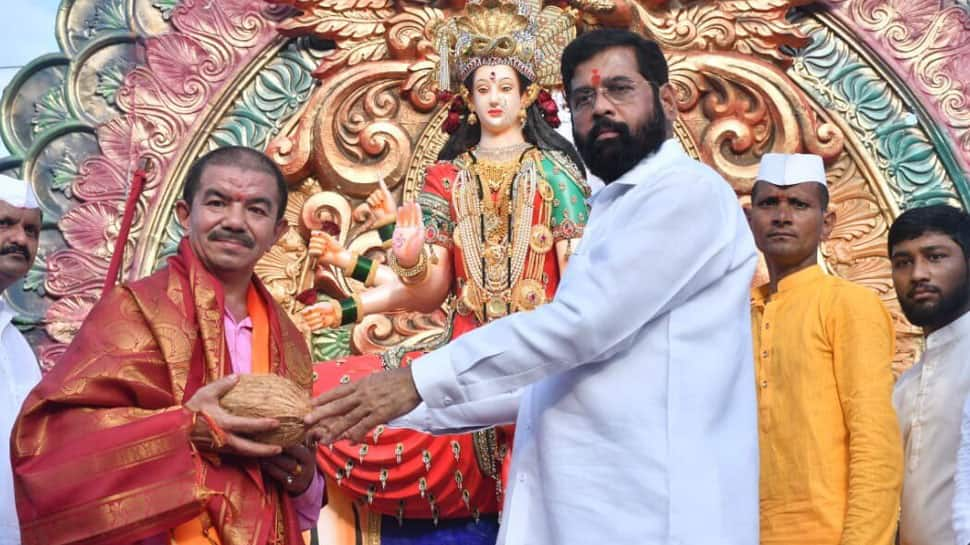 BIG Blow to Uddhav Thackeray, Shiv Sena founder Bal Thackeray&#039;s two close aides join Eknath Shinde camp 