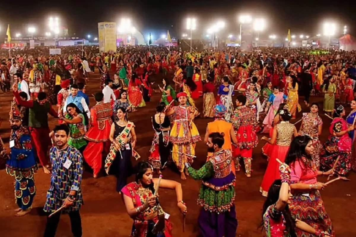 MP Navratri News Tell your identity, go to 'Garba' Zee News