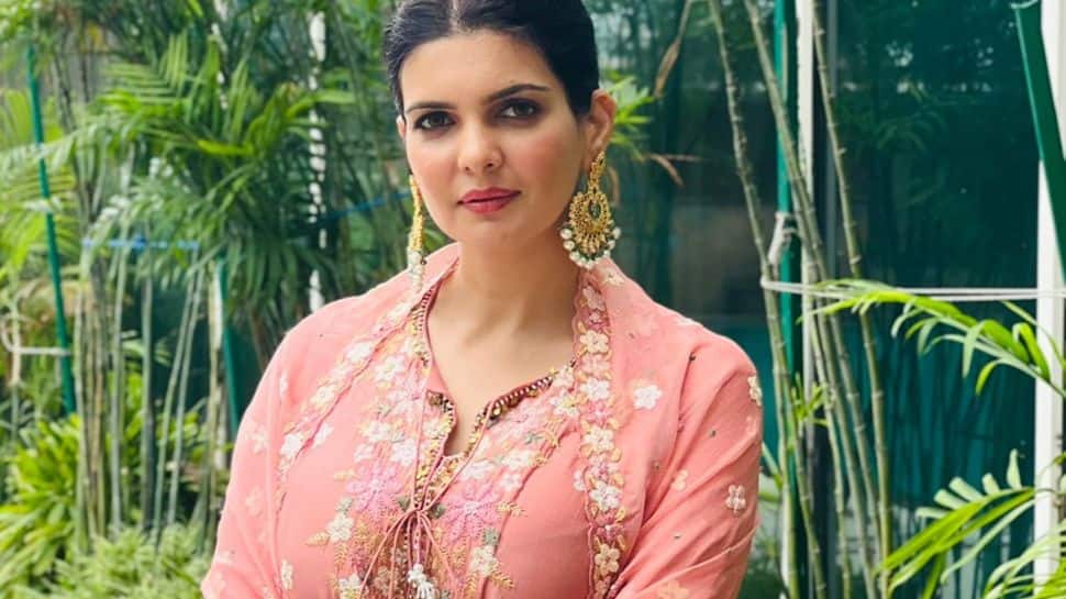 Actress Ihana Dhillon opens up on Navratri celebrations, says, ‘Every home has its own traditions...’ 