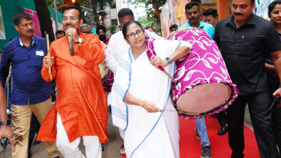 Mamata Banerjee plays 'dhaank' at Durga puja pandal in Kolkata - WATCH Mamata Banerjee plays 'dhaank' at Durga puja pandal in Kolkata - WATCH