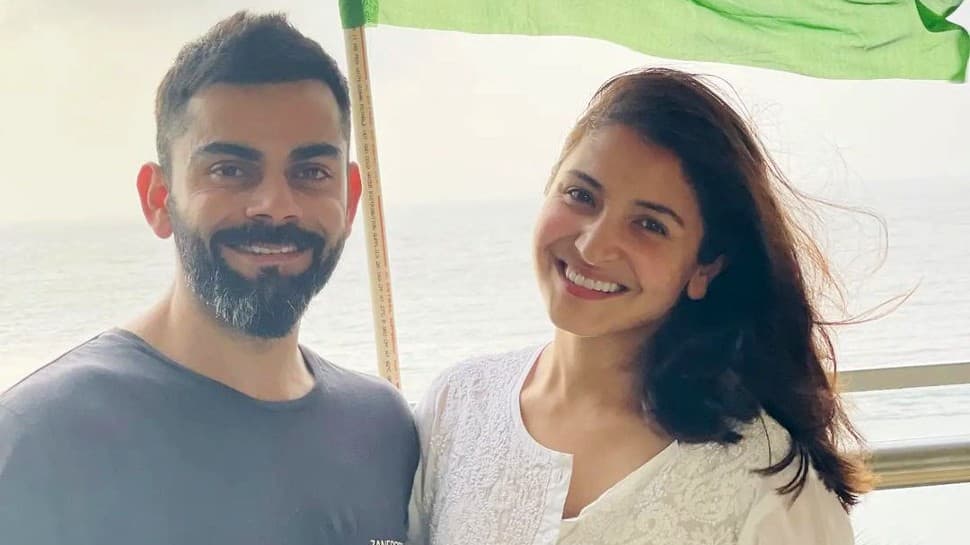 IND vs SA 1st T20: Virat Kohli on VIDEO CALL with wife Anushka Sharma on team bus, Virushka fans love it