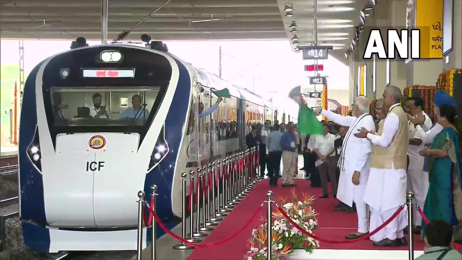 Pm Modi Flags Off Gandhinagar Mumbai Vande Bharat Express Details Here Railways News Zee News